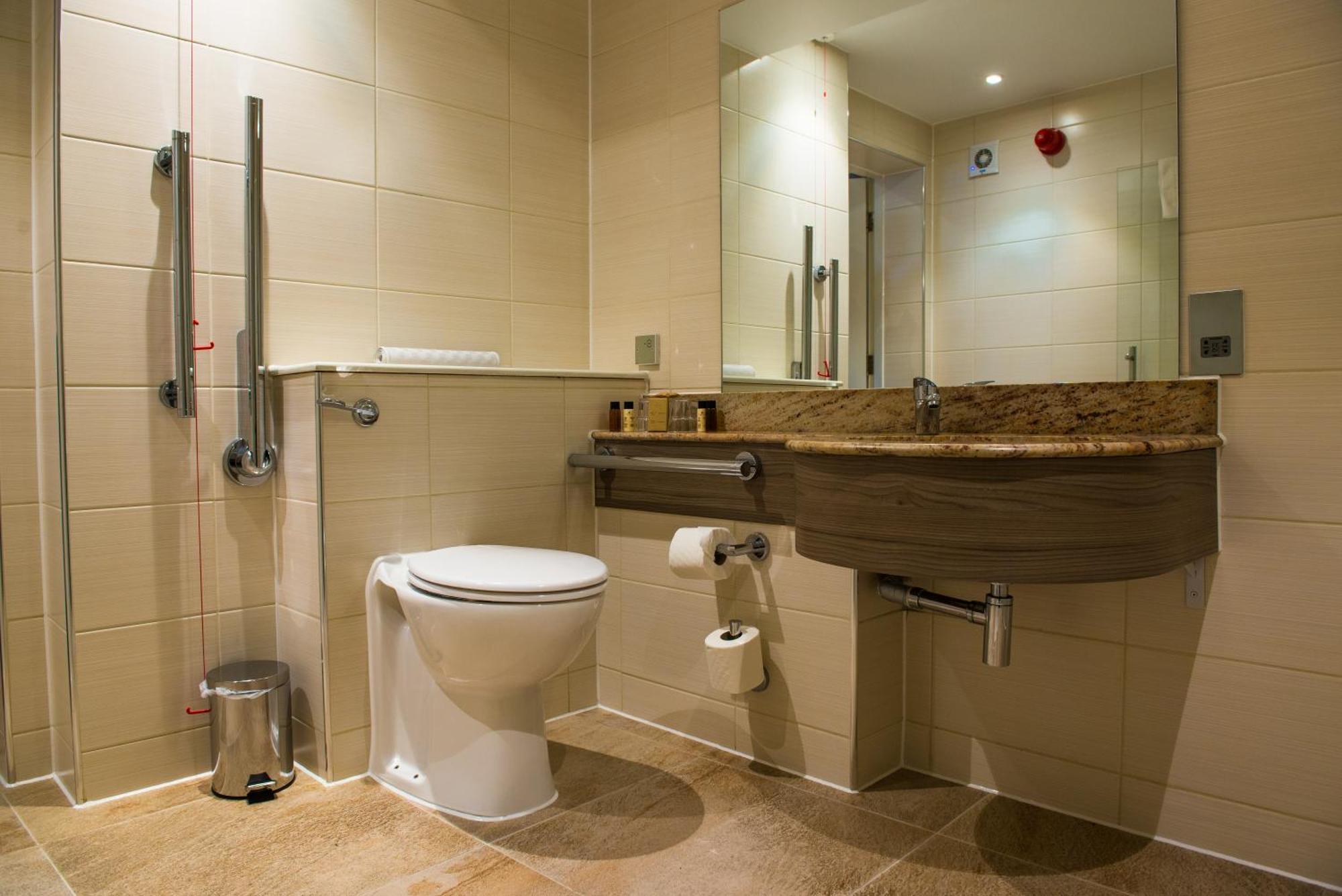 Judge'S Lodging York Exterior photo A disabled toilet with a disabled shower